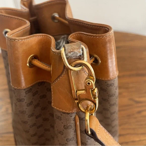 Rehab Bag Vintage Gucci Micro GG Supreme Sherry Line Bucket Bag - Picture 5 of 15